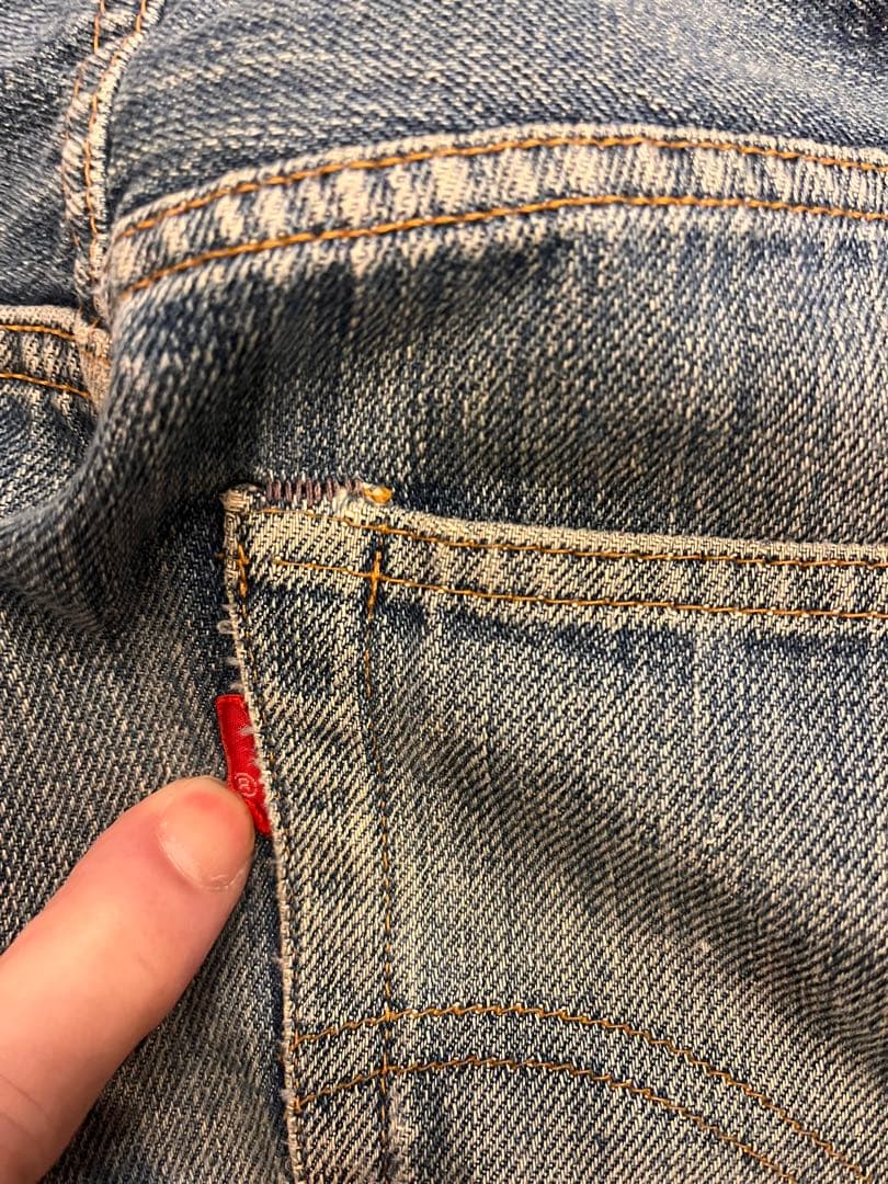 Levi's ダメージストレートジーンズ　66