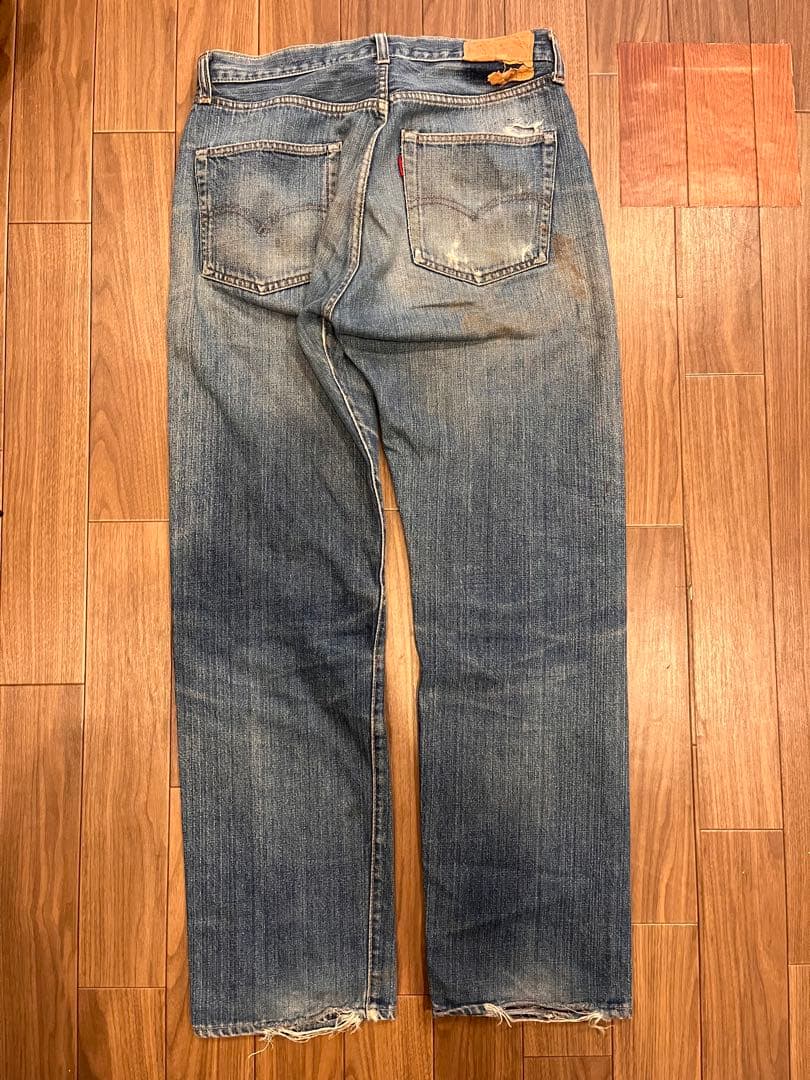 Levi's ダメージストレートジーンズ　66