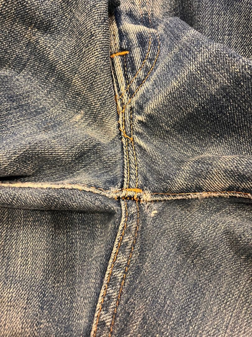 Levi's ダメージストレートジーンズ　66