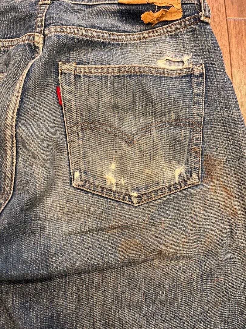 Levi's ダメージストレートジーンズ　66