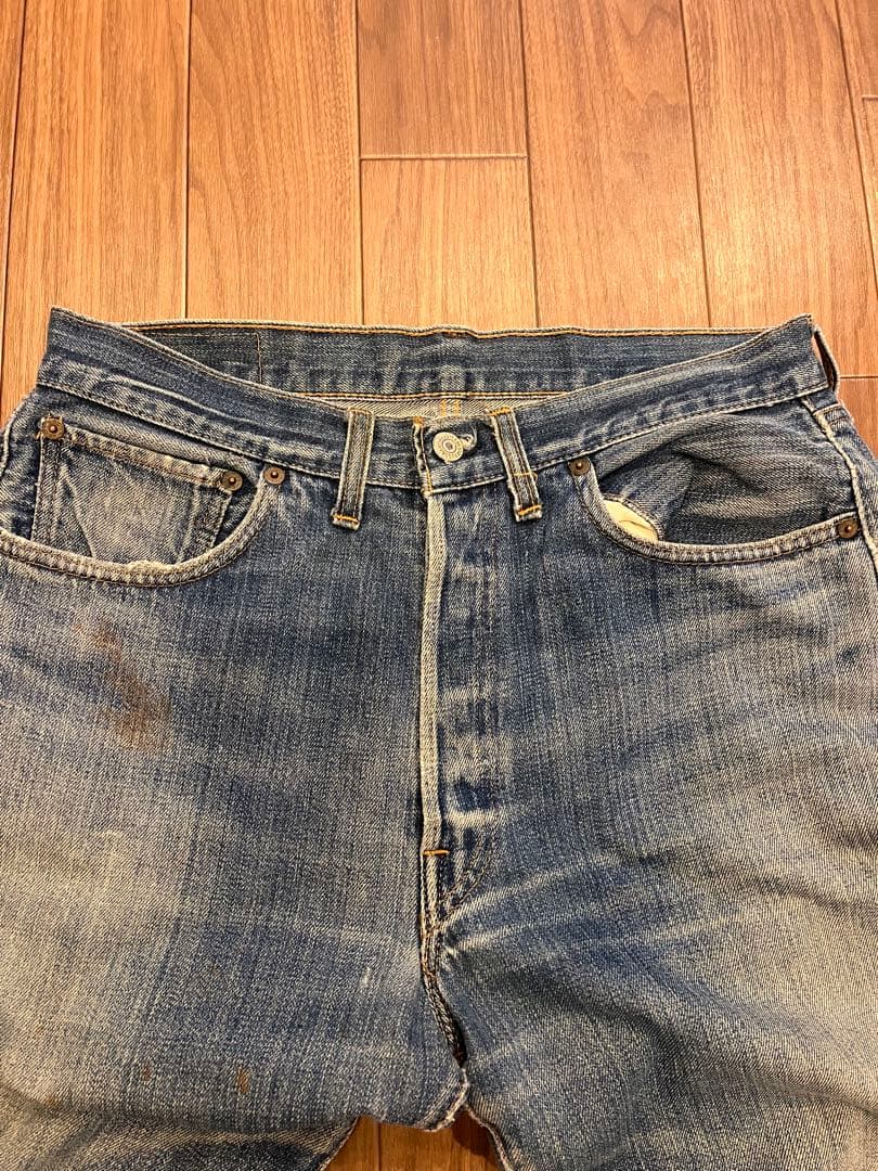 Levi's ダメージストレートジーンズ　66