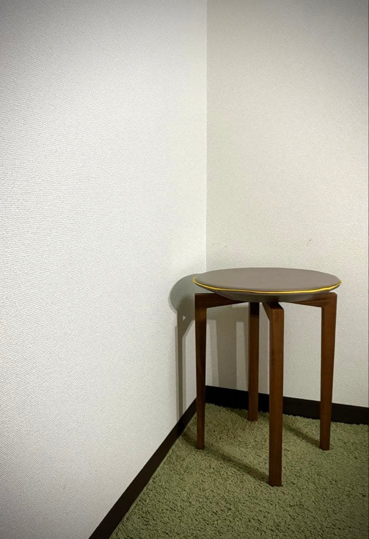 イタリア製 コーヒーテーブル φ40cm 無垢脚 レザートップ - メルカリ