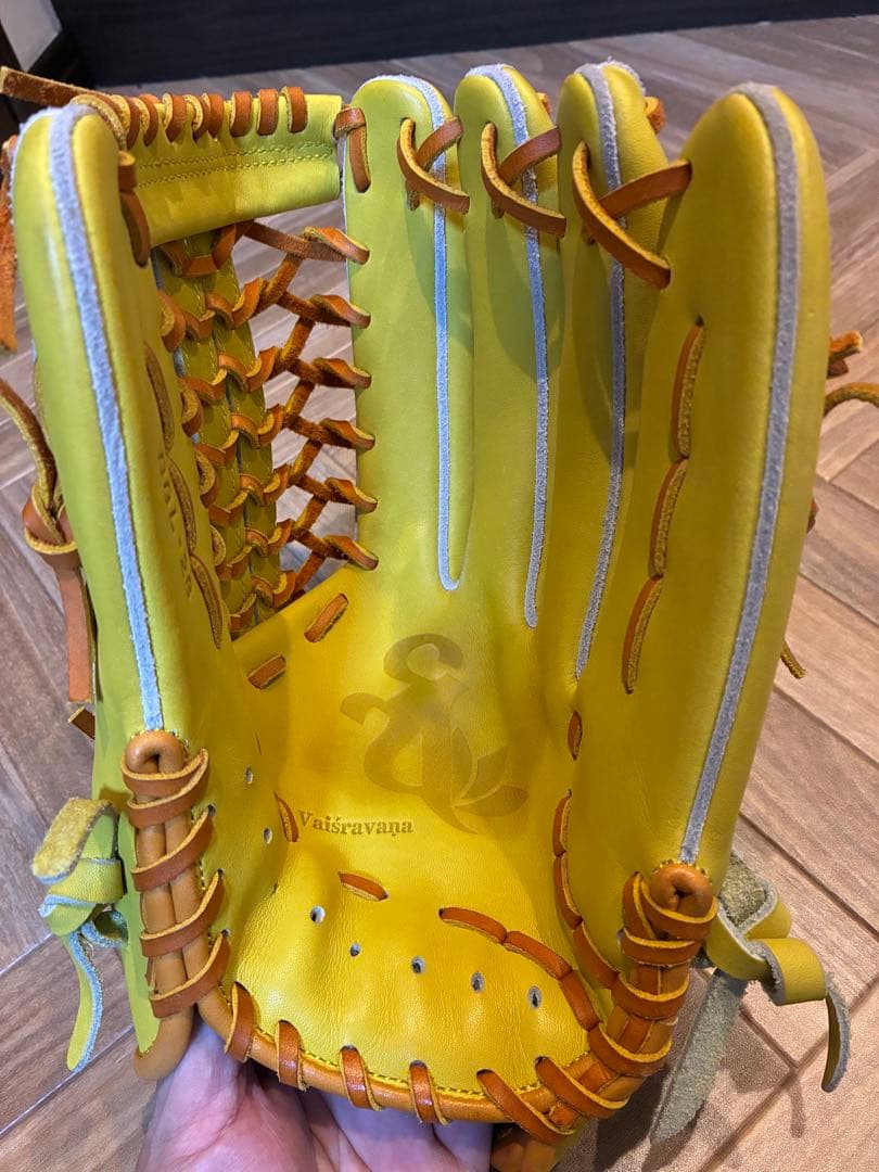 硬式外野手用 ヴァイシュラヴァナ - グローブ新品