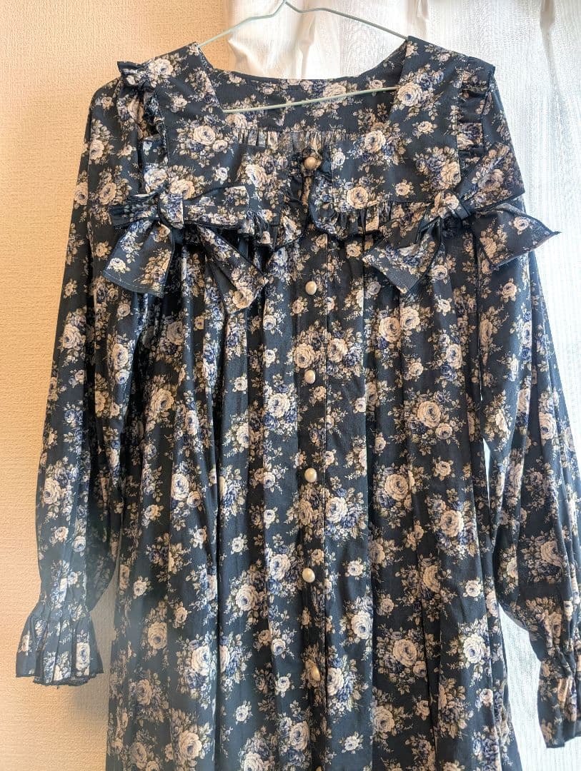 値下げ☆PhysicalDrop☆セーラー襟チュニックワンピース☆ブルーローズ柄