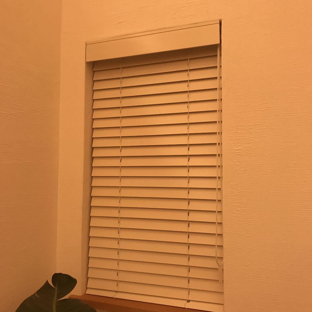 TOSO ウッドブラインド オフホワイト Iタイプ 右 590×1090