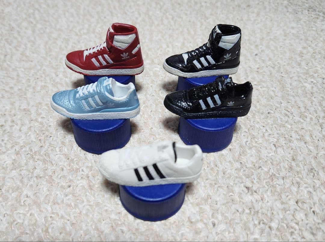 adidas ペットボトルキャップ スニーカー 22足