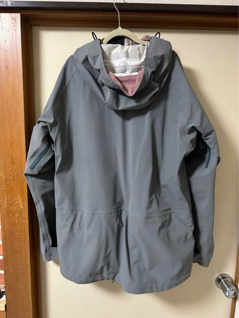 H.I.D（エイチアイディー）のスノーボード用ジャケットとビブパンツのセット