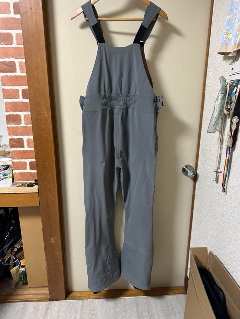 H.I.D（エイチアイディー）のスノーボード用ジャケットとビブパンツのセット