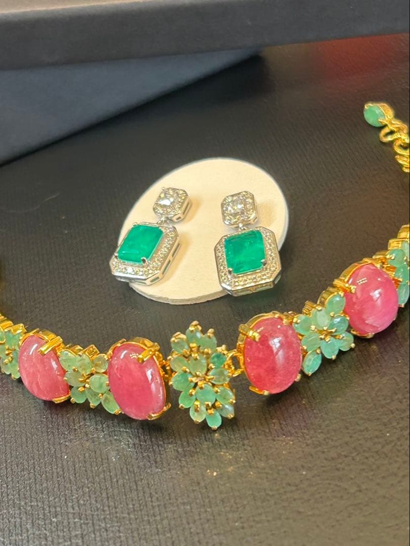 ひろ❣️お取り置き　大粒天然ルビーカボション＆エメラルドブレスレット