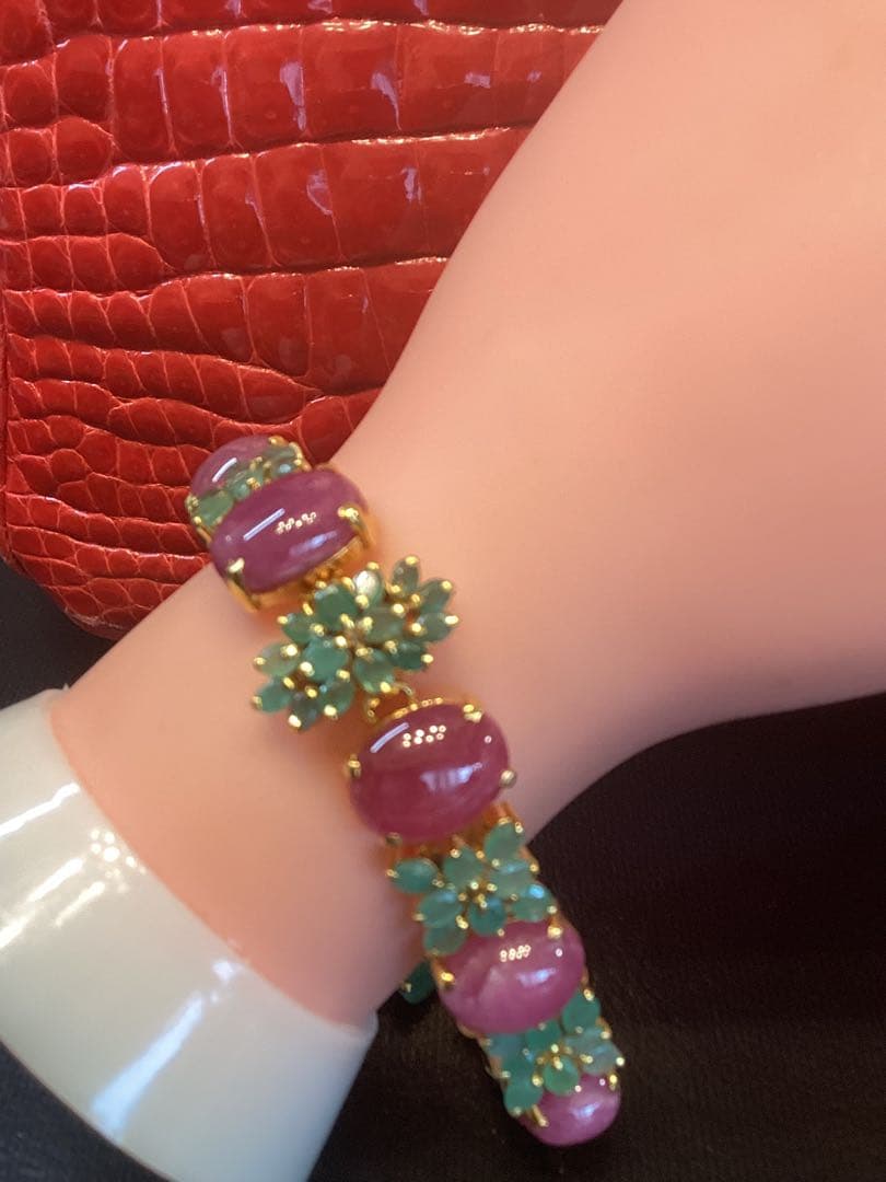 ひろ❣️お取り置き　大粒天然ルビーカボション＆エメラルドブレスレット