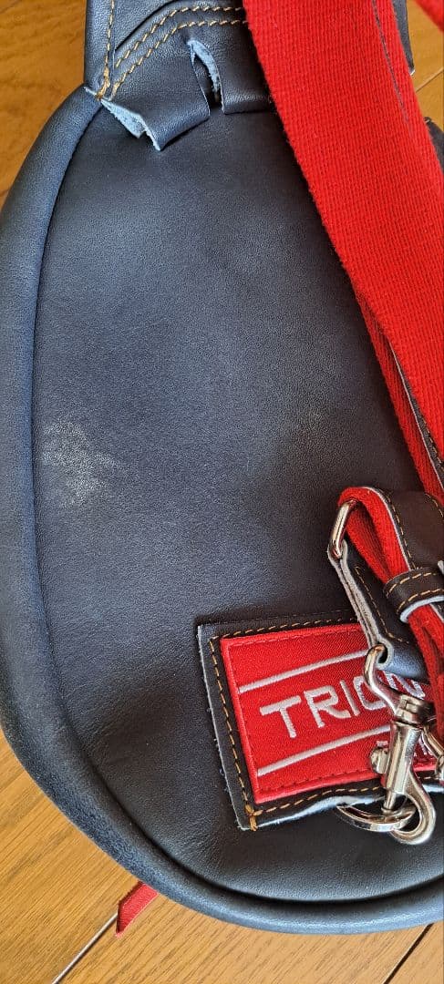 トライオン　グローブボディバッグ　レザー