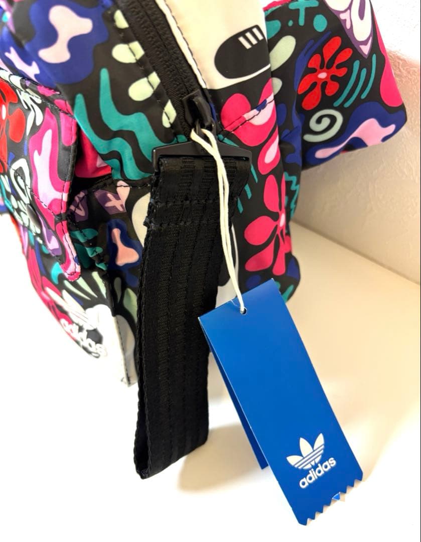 新品タグ付き　アディダスオリジナルス × ハティ・スチュワート ボディバッグ