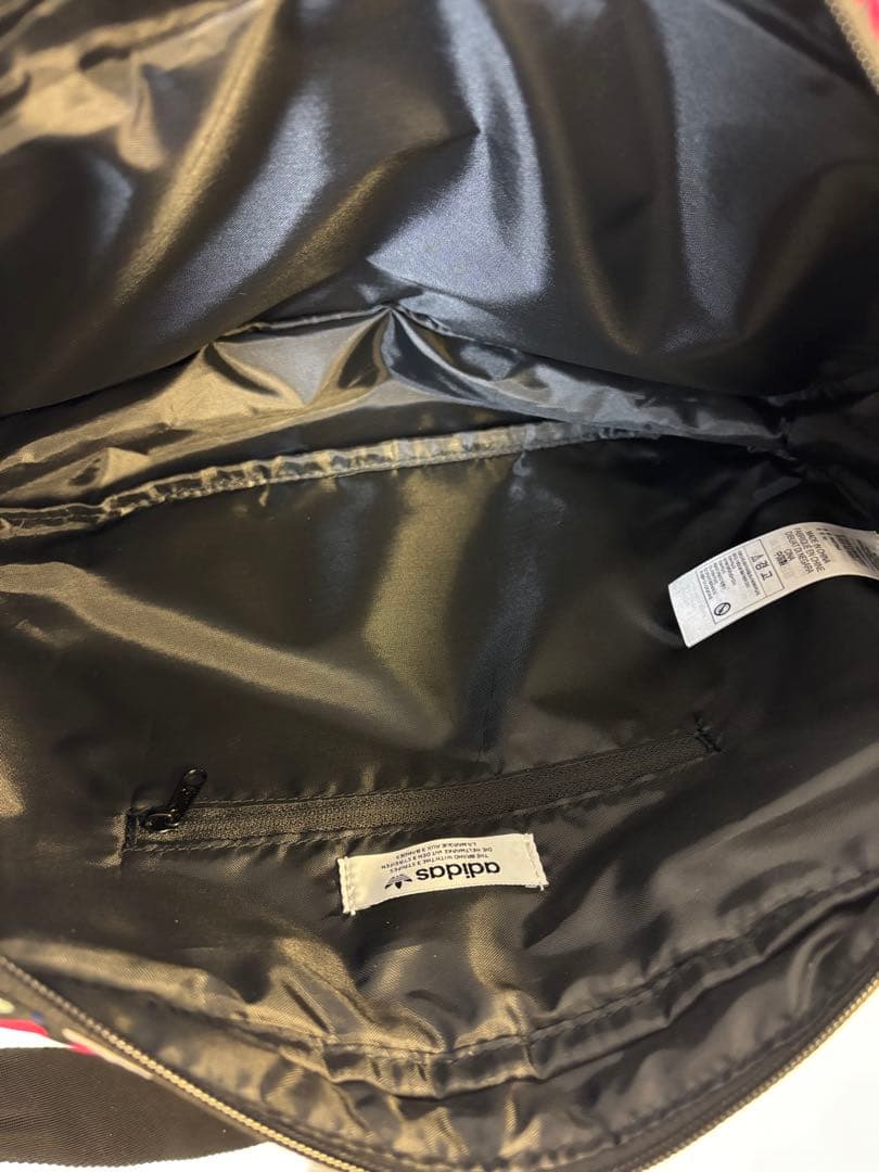 新品タグ付き　アディダスオリジナルス × ハティ・スチュワート ボディバッグ