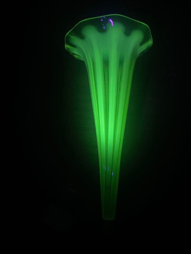 ⬇️アンティーク　ヴァセリンガラス花びんフラワーベース　花びん部分のみ　一輪挿し