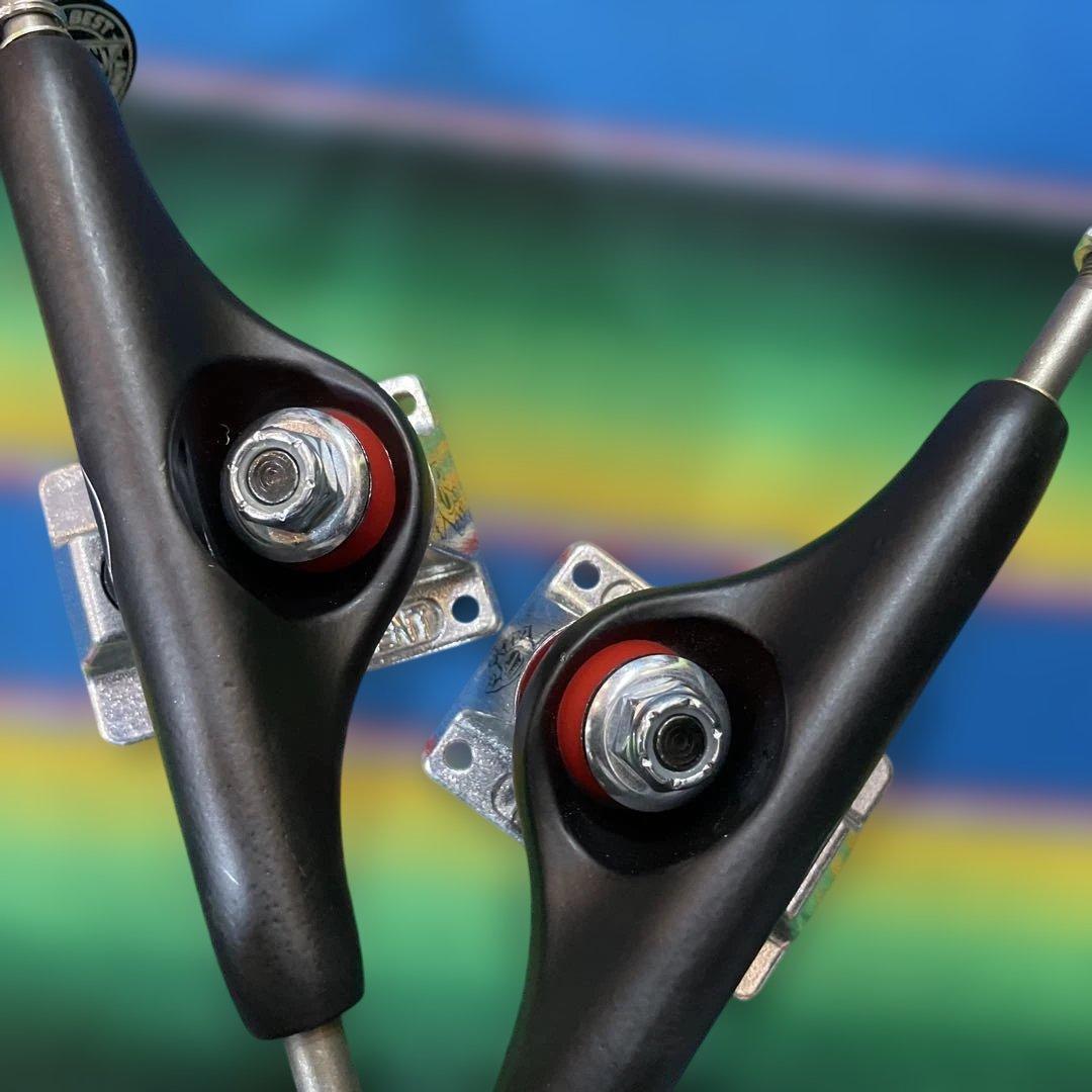 インディ軽量ホロ SANTA CRUZ スケートボード トラックセット144