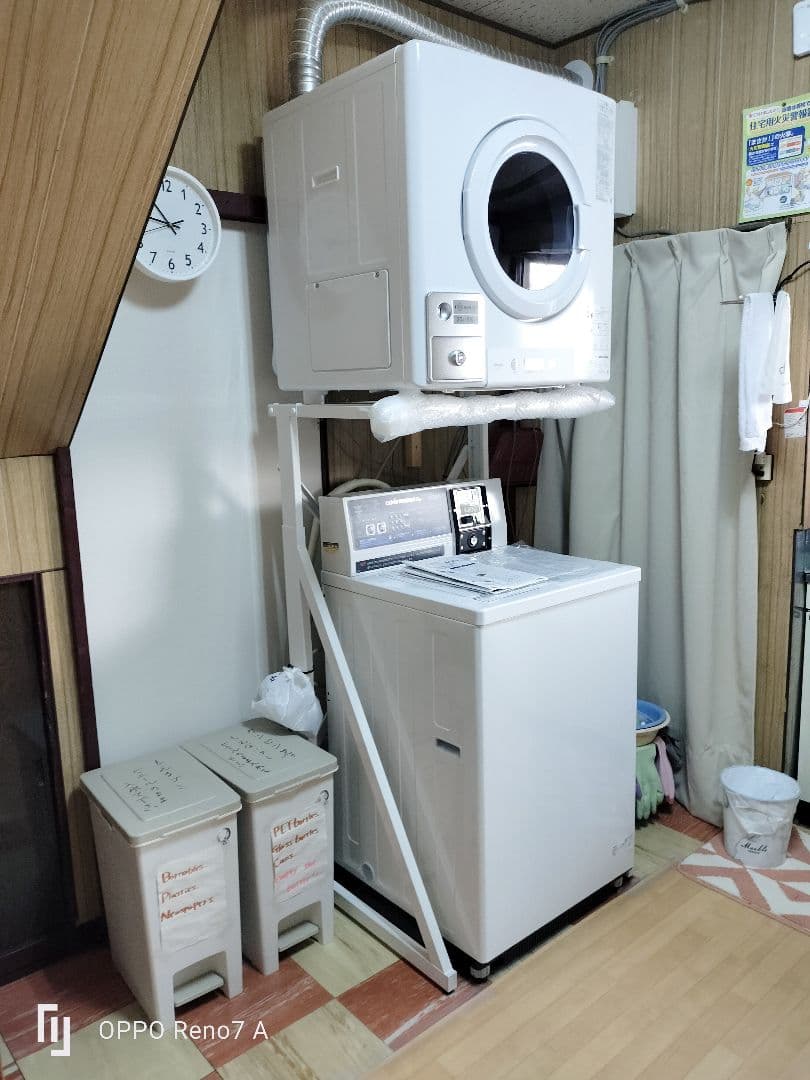 専用設置台。ガス式衣類乾燥機乾太くんの専用台、DS-80HSF　排湿管付き