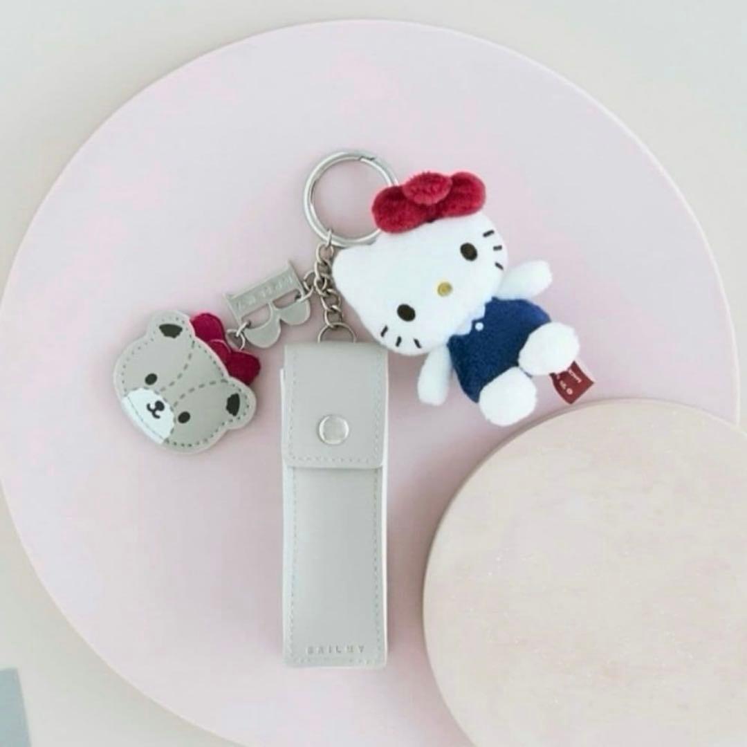 限定】HELLO KITTY×BRILMY ミラー付きリップチャーム ベージュ - メルカリ