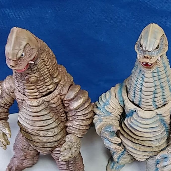 エキスプラス(レッドキング初代・二代目2体セット) - メルカリ