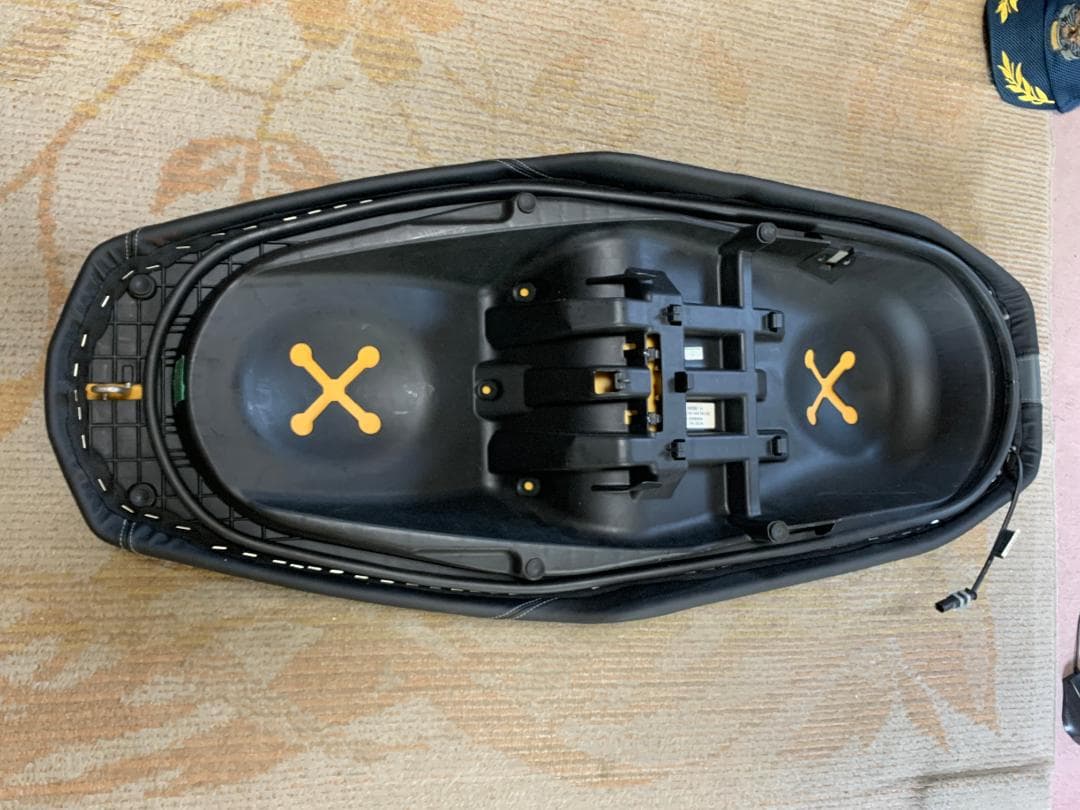 ＢＭＷ　純正 C400X シート　5253　8405360