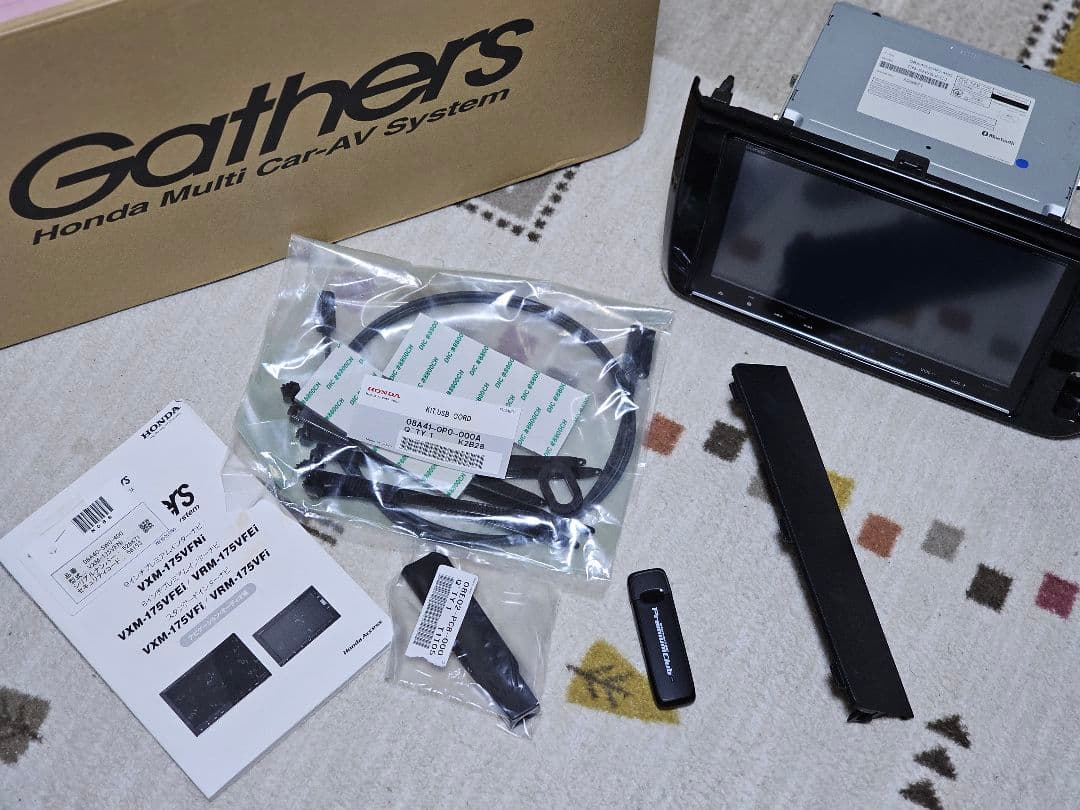 美品 カーナビ VXM-175VFNi ナビ ステ ップワゴンRP パネルセット