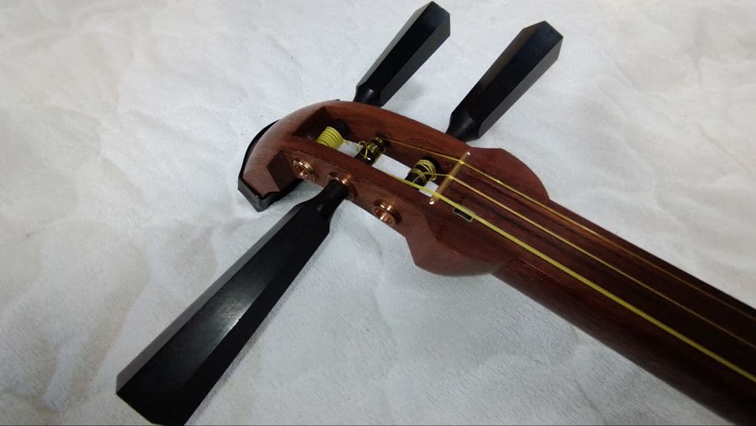 皮が割れない津軽三味線（破れなし、ケースつき、目利きの方に）