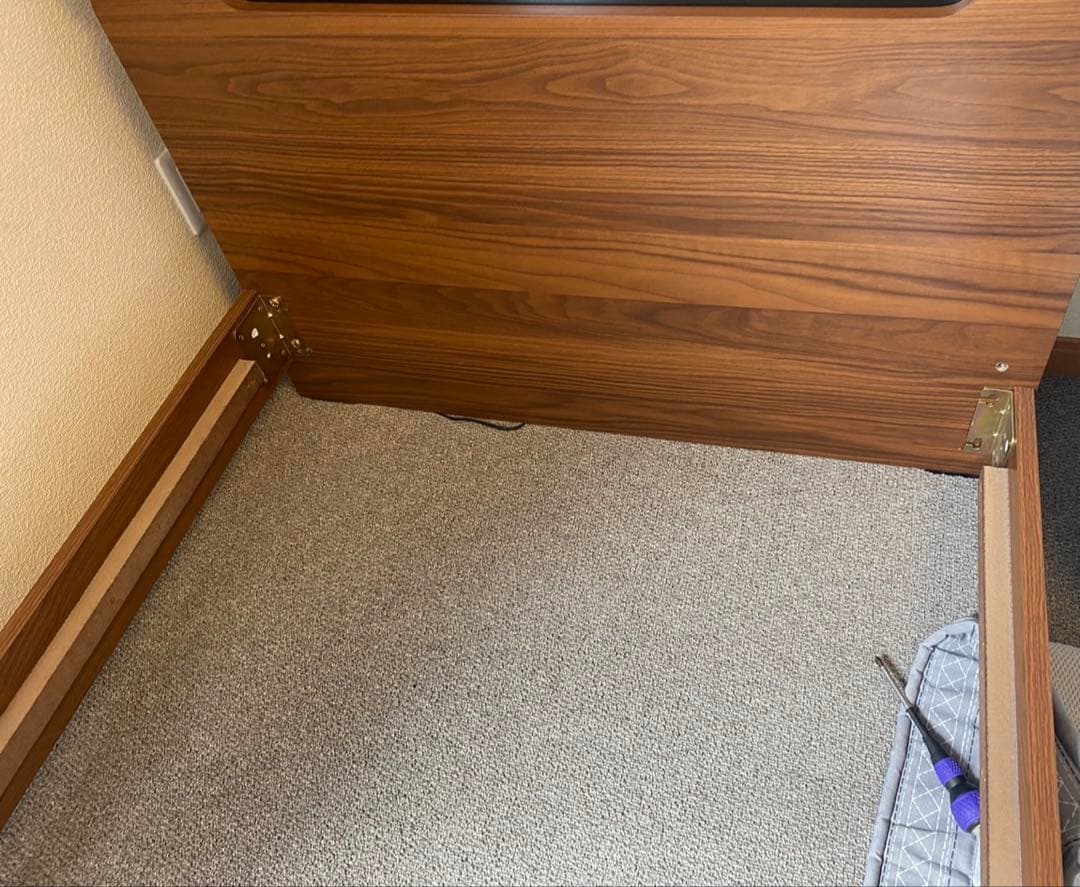 東京インテリア　シングル　ベッドフレーム　コンセント2口　LEDライト