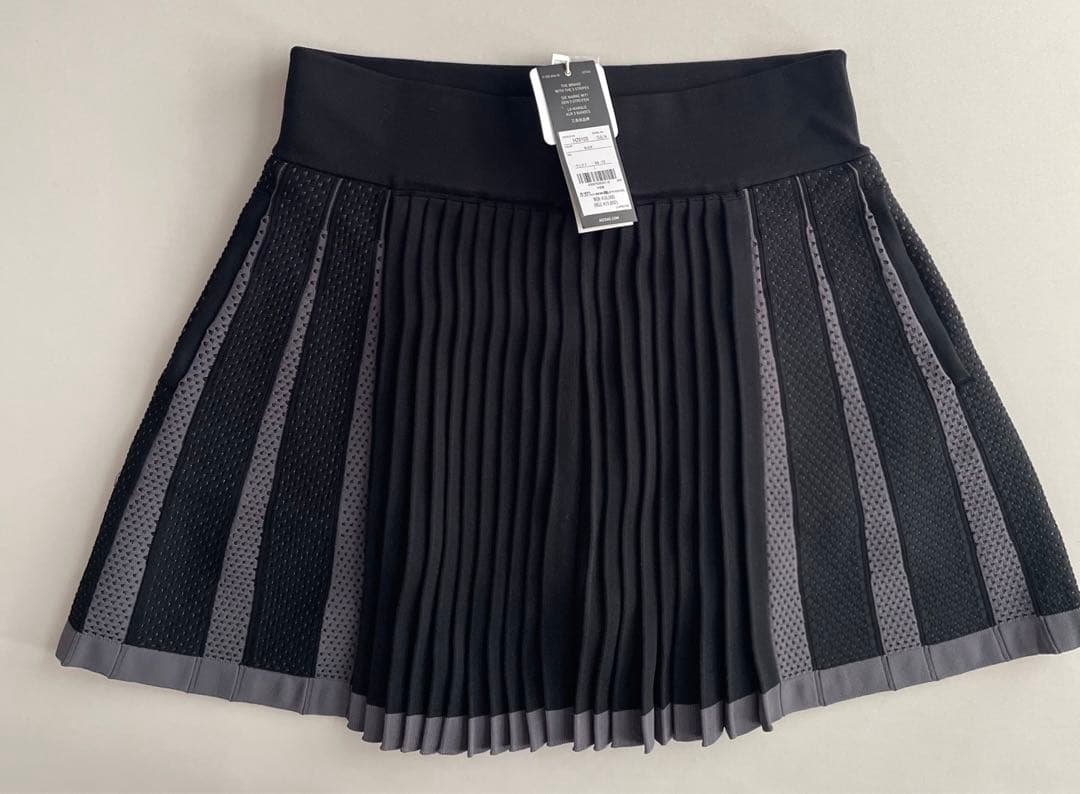 新品タグ付⛳️定価33000円アディダスゴルフストレッチシャツ＆プリーツスカートL