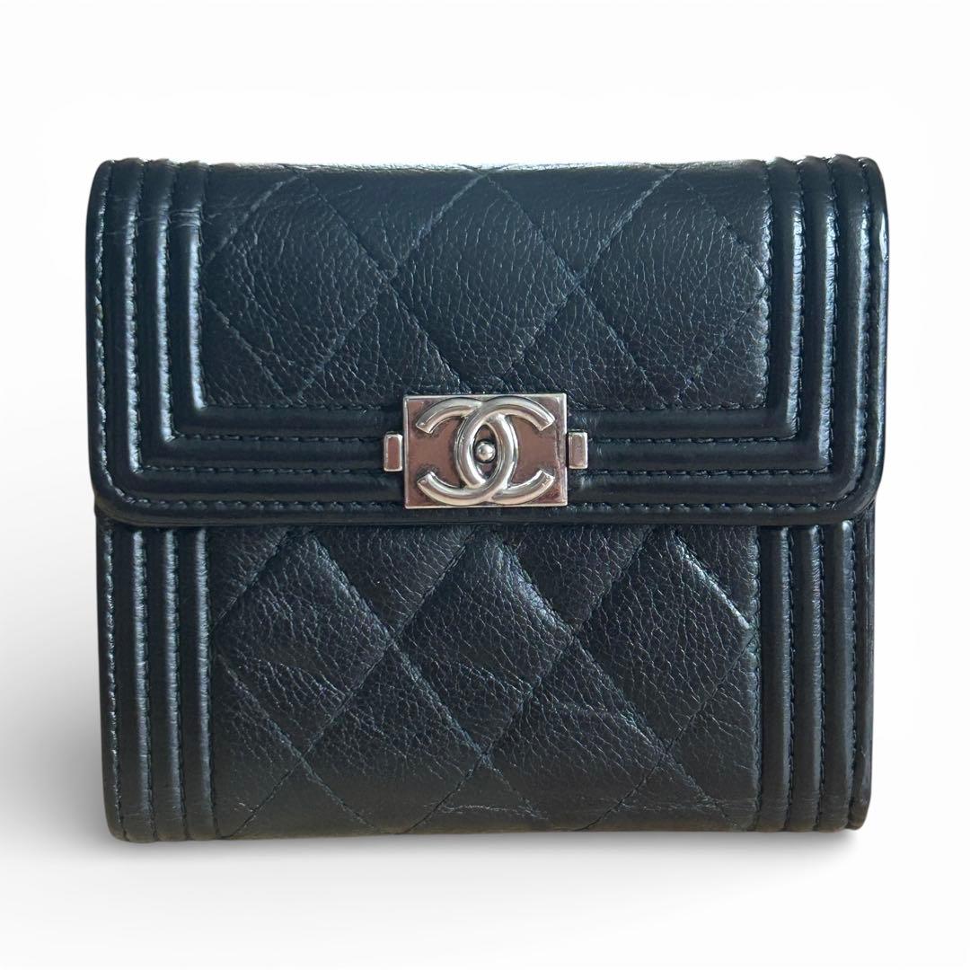 美品】CHANEL ボーイシャネル 三つ折り 財布マトラッセ 22番台 - メルカリ