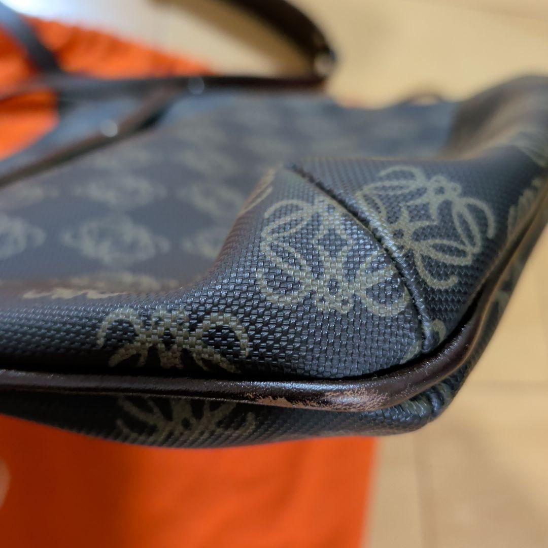 LOEWE ブラックショルダーバッグ オレンジ収納袋付き