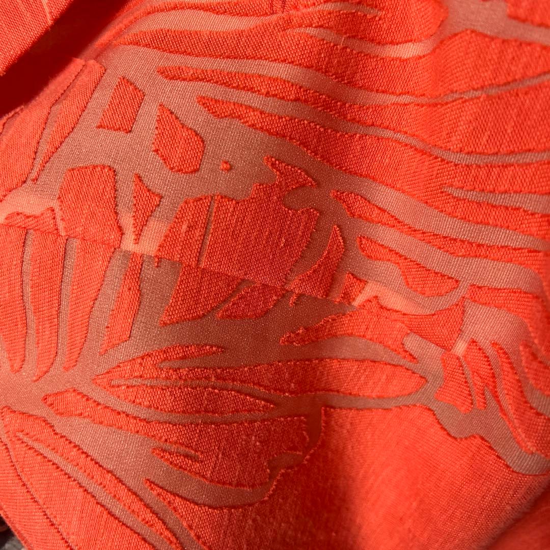 透かし織りの豪華なアンサンブルスーツ　オレンジ系