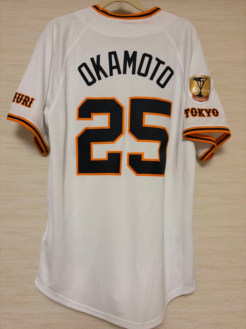 読売ジャイアンツ 岡本和真公式レプリカユニフォーム チャンピオンエンブレム付き