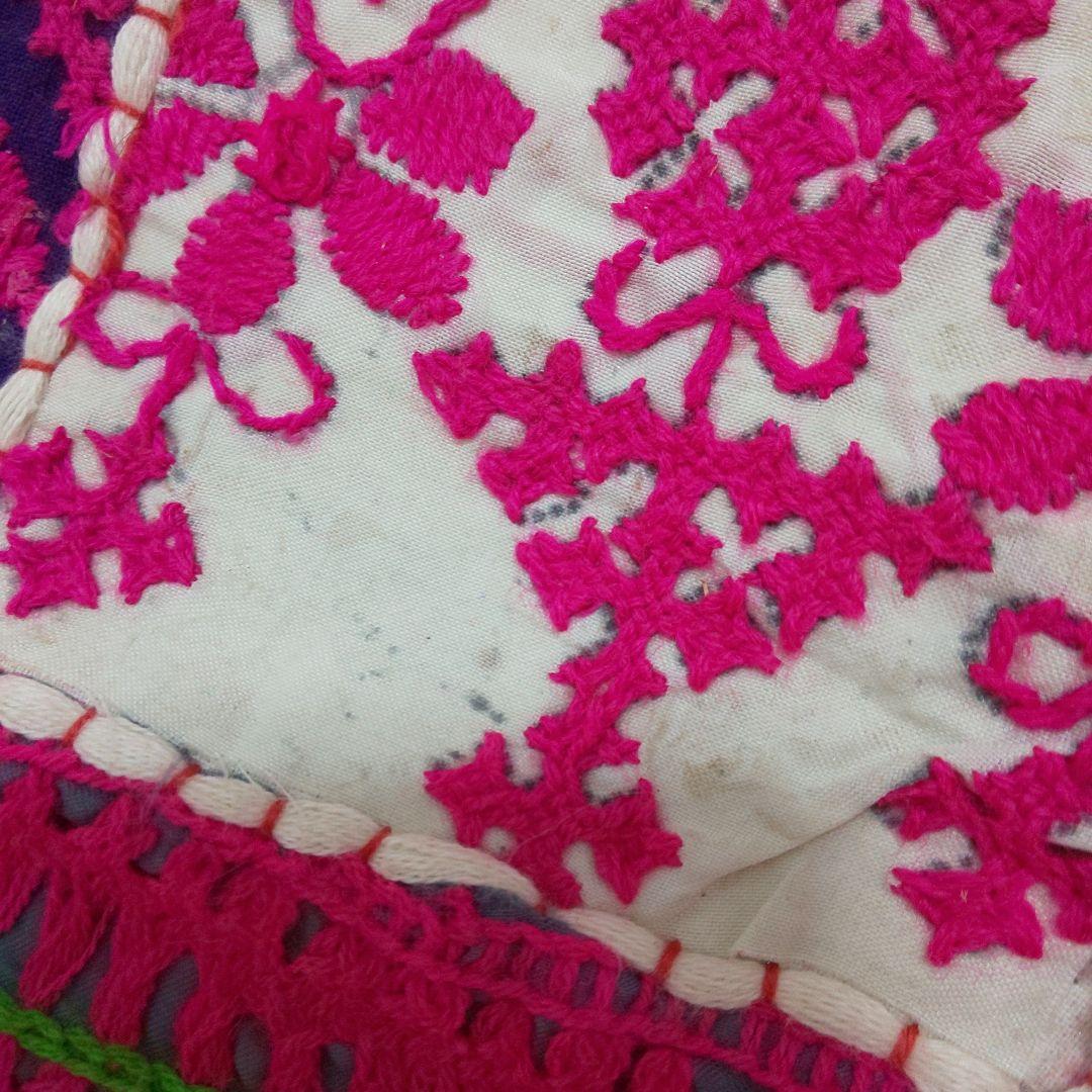 インド 刺繍 ラグ100×100