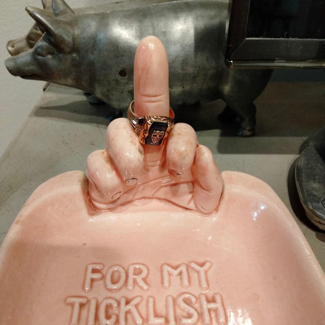 Fuck 　ファックユー　ハンド　手　置物　ビンテージ　反戦　灰皿