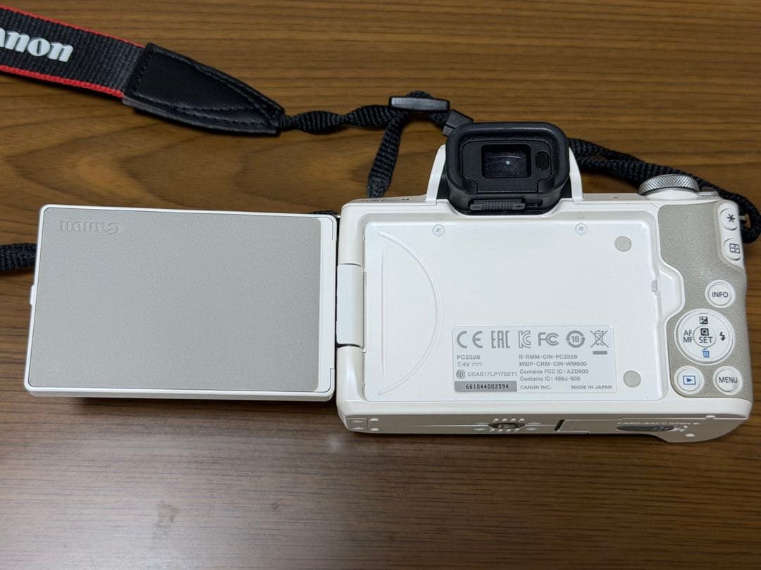 値下げ不可Canon キャノン EOS Kiss M ホワイトセット収納ケース付