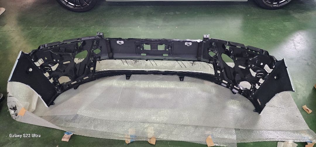 ヴェルファイア30後期純正フロントバンパー カラー070 パールホワト