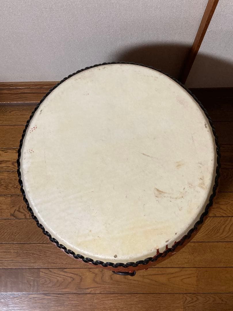和太鼓 木製 円筒型 黒い飾り玉付き