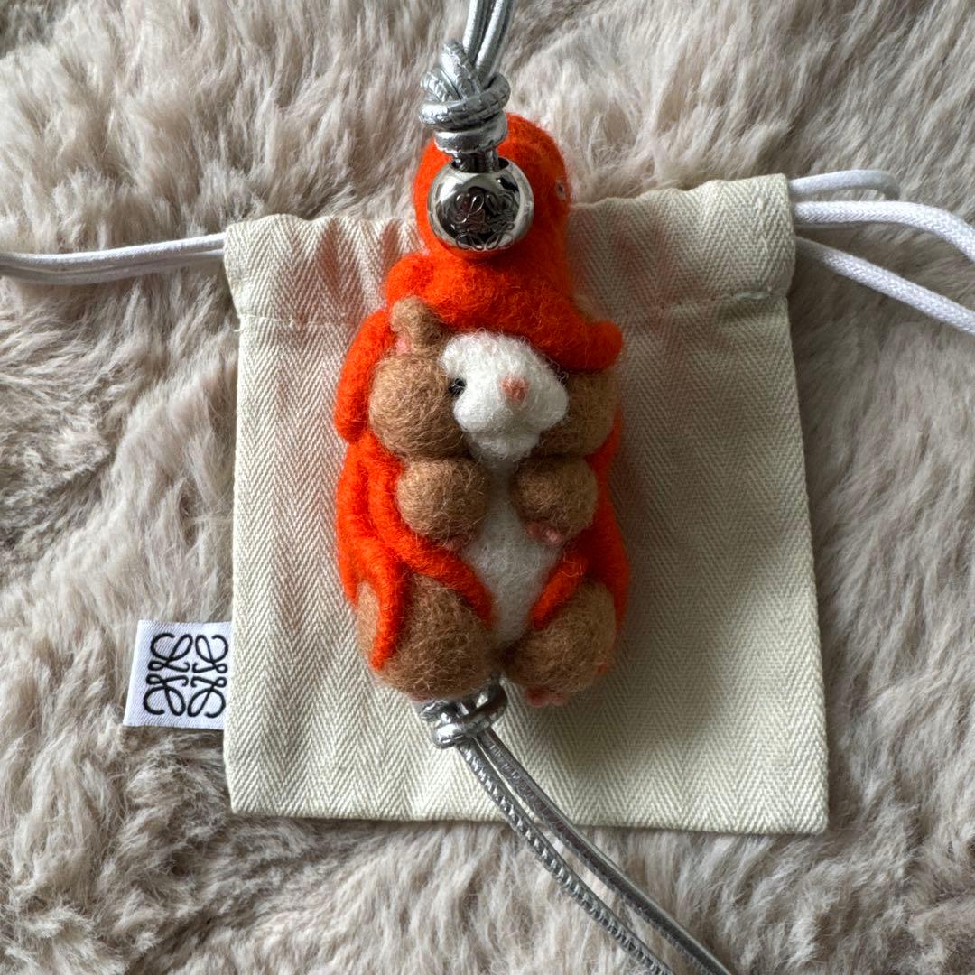 ロエベ スナフジタ ハムスター タコ チャーム - メルカリ