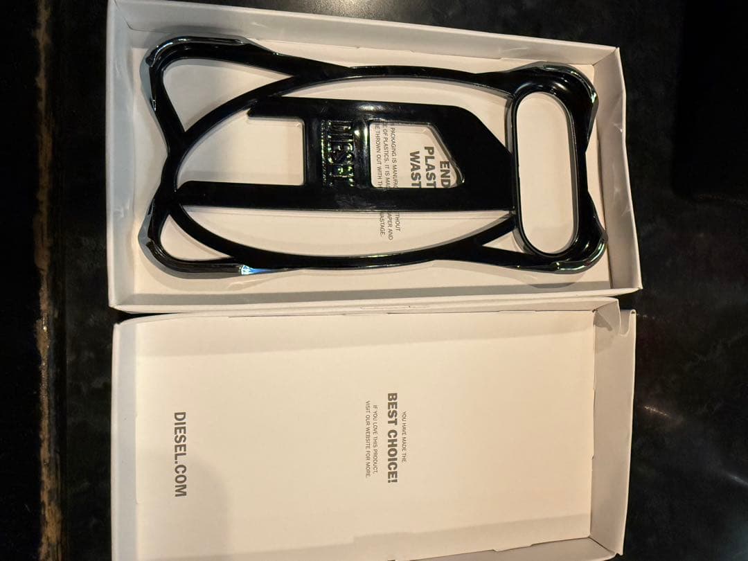 激安スマホ・タブレット・パソコン - DIESEL CAGED D CASE iPhone 17