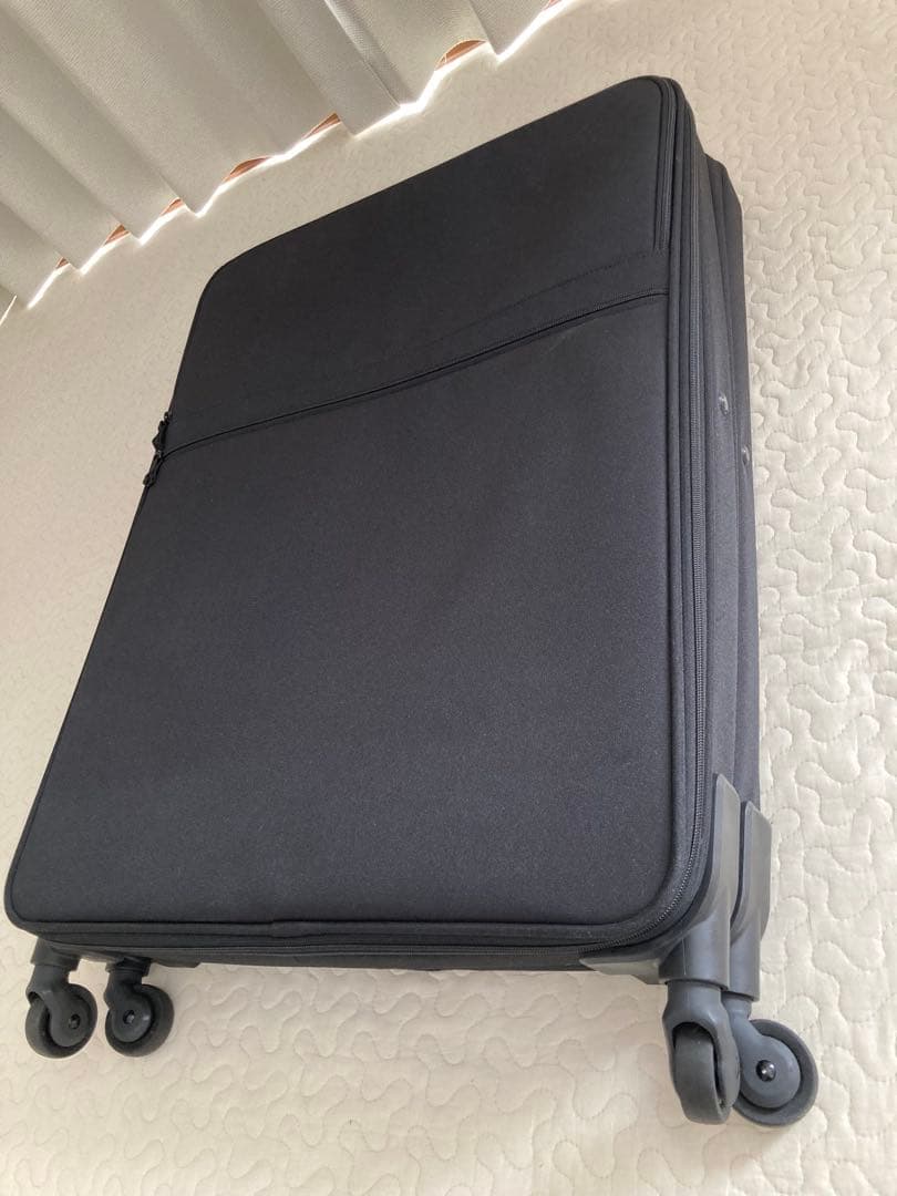 無印良品　半分の厚みで収納できるソフトキャリーケース　81L 黒