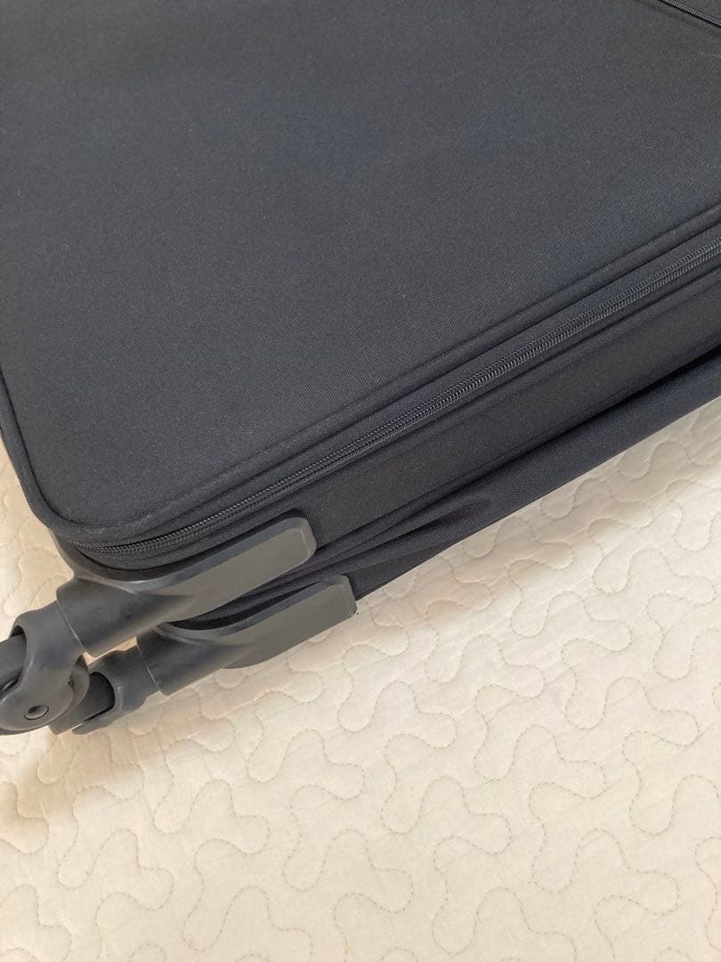 無印良品　半分の厚みで収納できるソフトキャリーケース　81L 黒