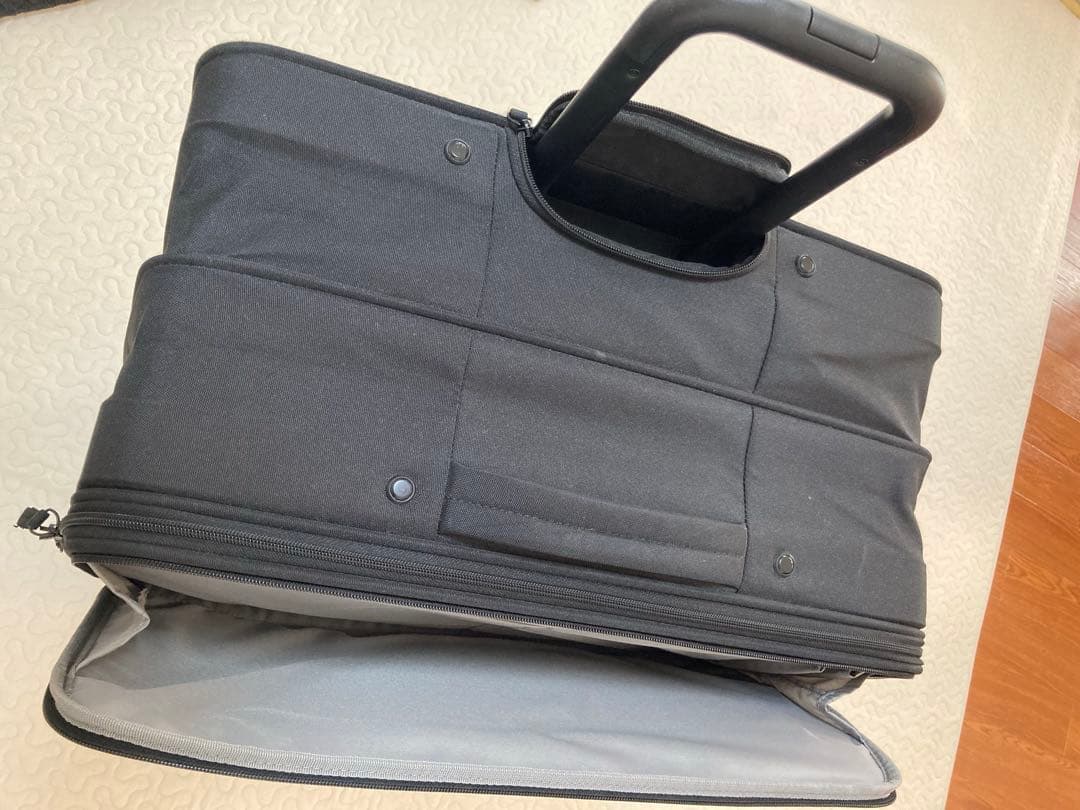 無印良品　半分の厚みで収納できるソフトキャリーケース　81L 黒