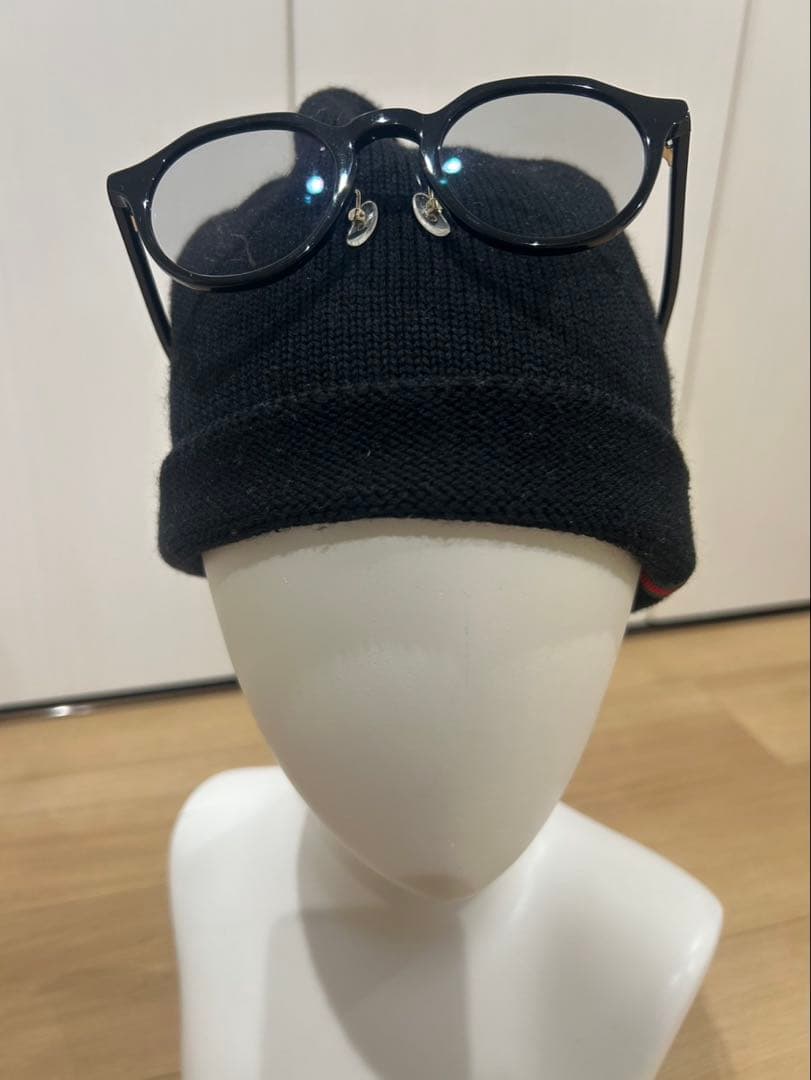 GUCCI 黒 ニット帽 グリーン赤ストライプ GUCCIの黒いニット帽