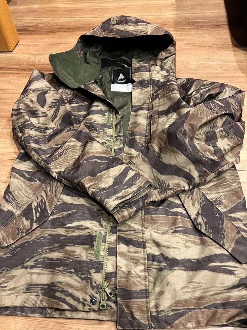 Burton 迷彩スノーボードウェア Sサイズ - メルカリ