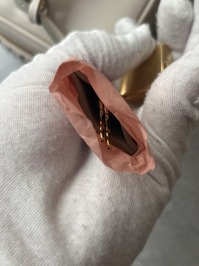 ミュウミュウ　レザーメイクポーチ　化粧ポーチ　ミラー付き　ハンドバッグ