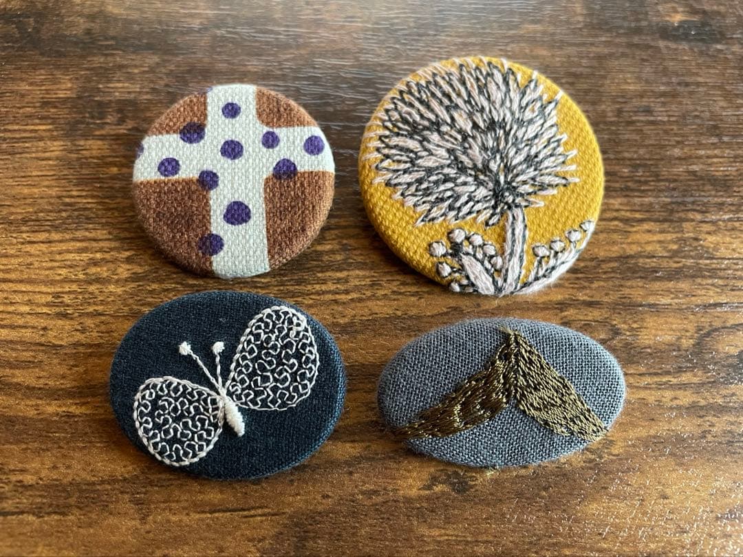 ミナペルホネン サンキューベリーバッジ - メルカリ