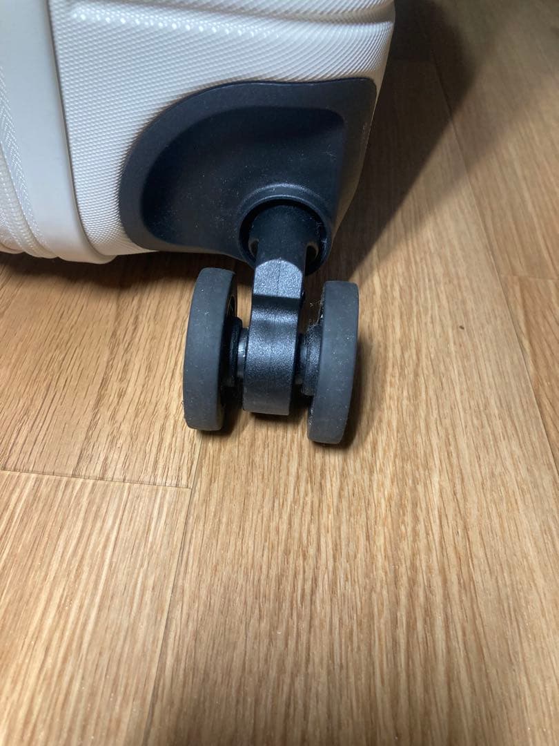 スイスミリタリー 38.5L スーツケース ホワイト 機内持ち込みサイズ