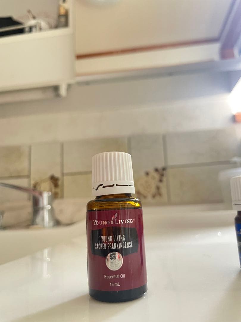 ヤングリヴィングセイクリッドフランキンセンス15ml 新品