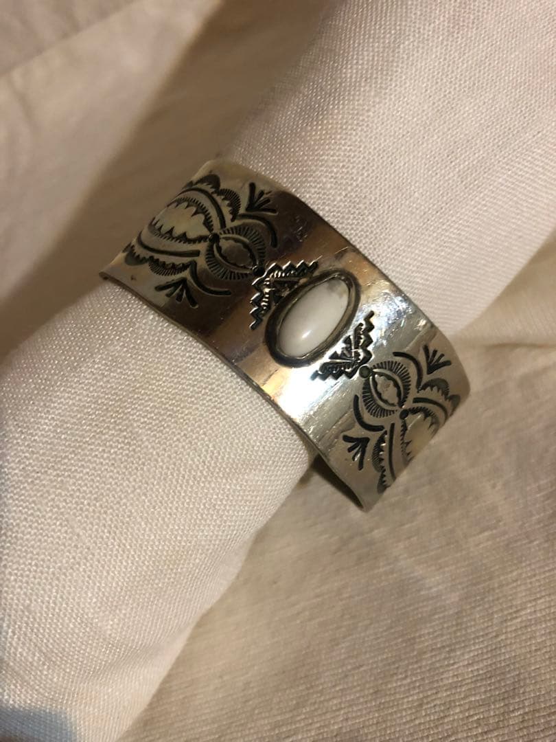 専用　ナバホ族　インディアンジュエリーシルバーバングル　ホワイトバッファロー