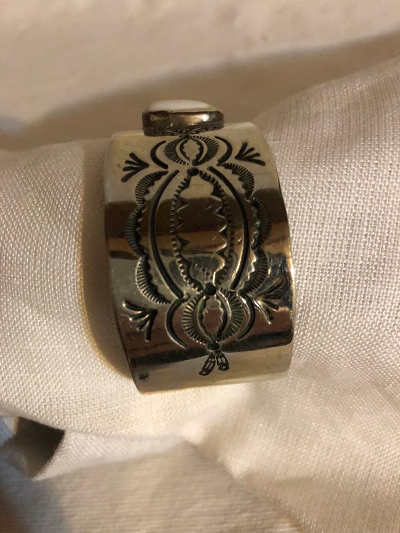 専用　ナバホ族　インディアンジュエリーシルバーバングル　ホワイトバッファロー