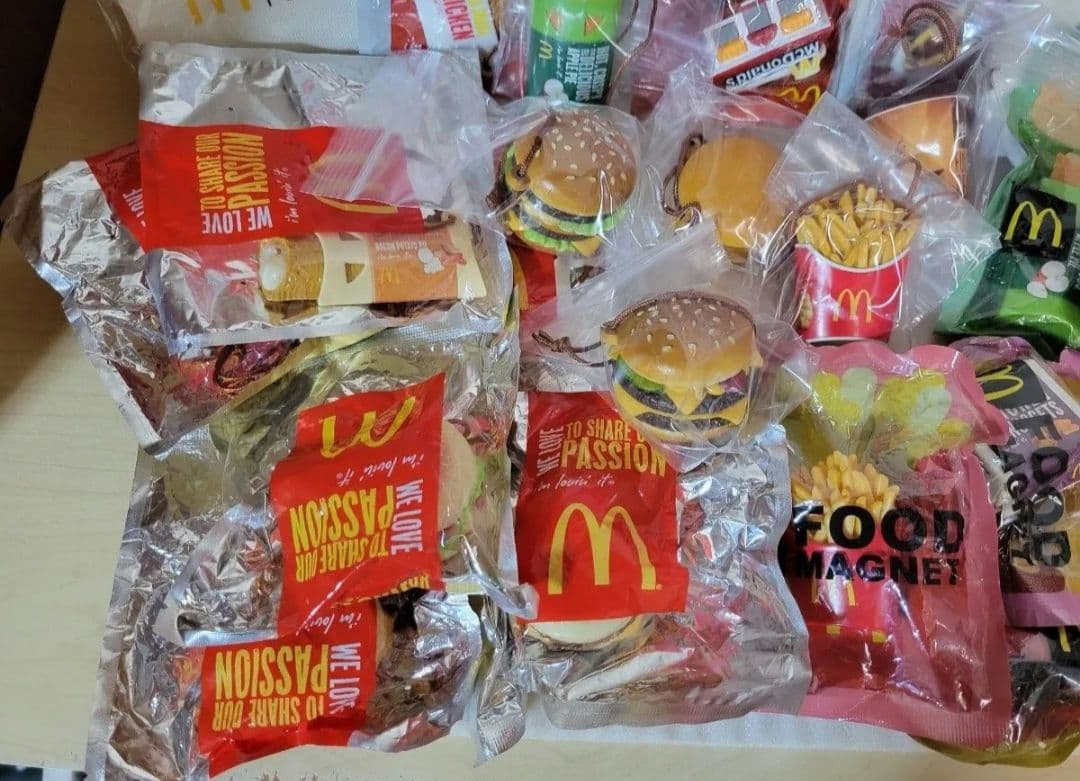マクド新品2個追加！「フードストラップ全コンプ＋マグネットや雑貨26点セット」